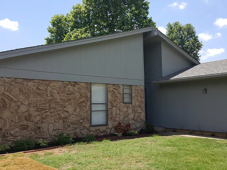 204 Redbud St — Photo 2