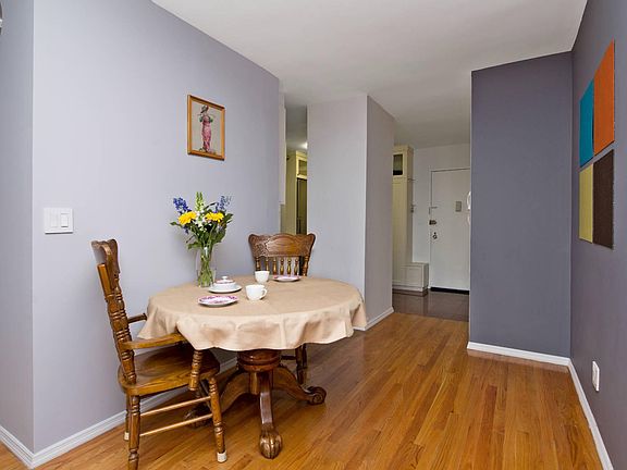 3rd image of 164-168 Pearl St #4M