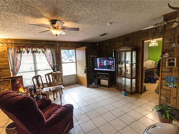 3rd image of 2411 Woodhaven Dr