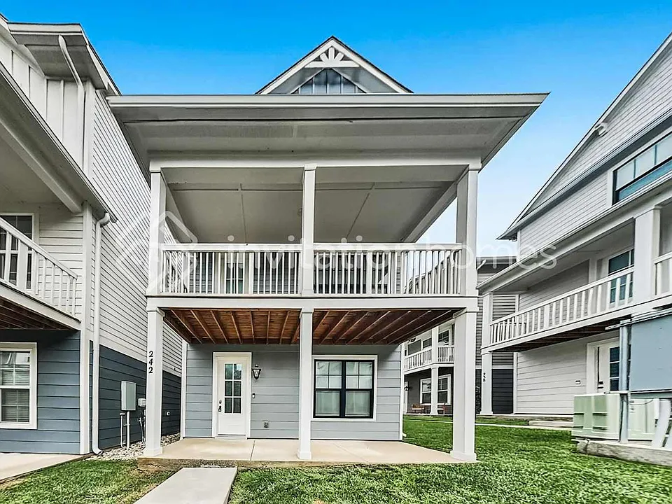 242 Founders Ln