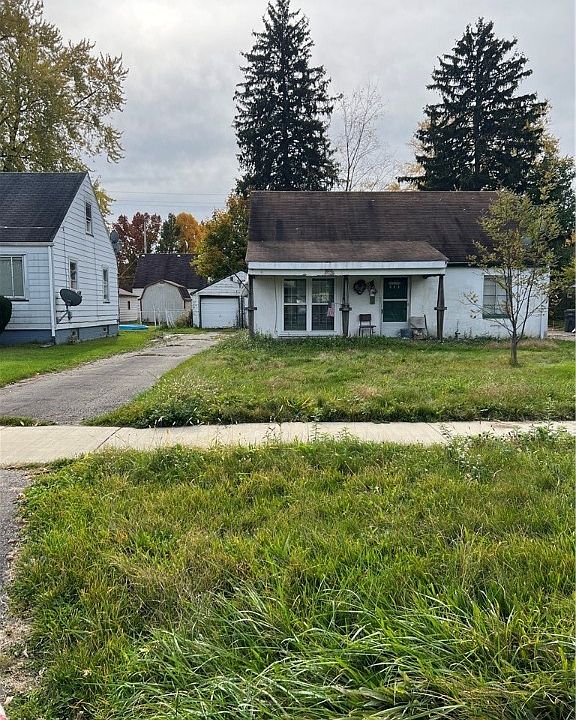 1st image of 939 E Philadelphia Ave