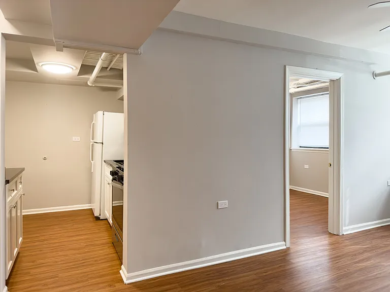 5748 N Winthrop Ave #100 — Photo 6