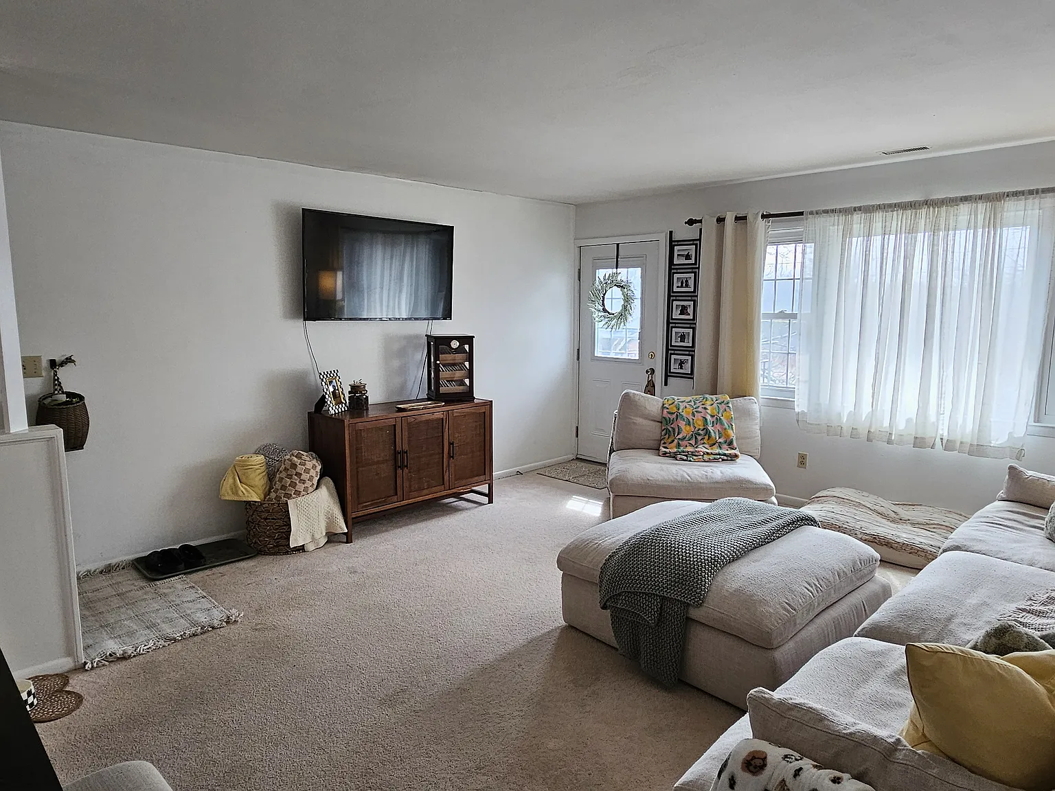 2 bed, 1050 sqft, $2,050 — Photo 1