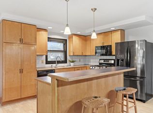 566 Fairfield Dr NW, New Brighton, MN 55112