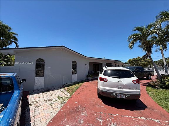 3rd image of 13720 SW 32nd St