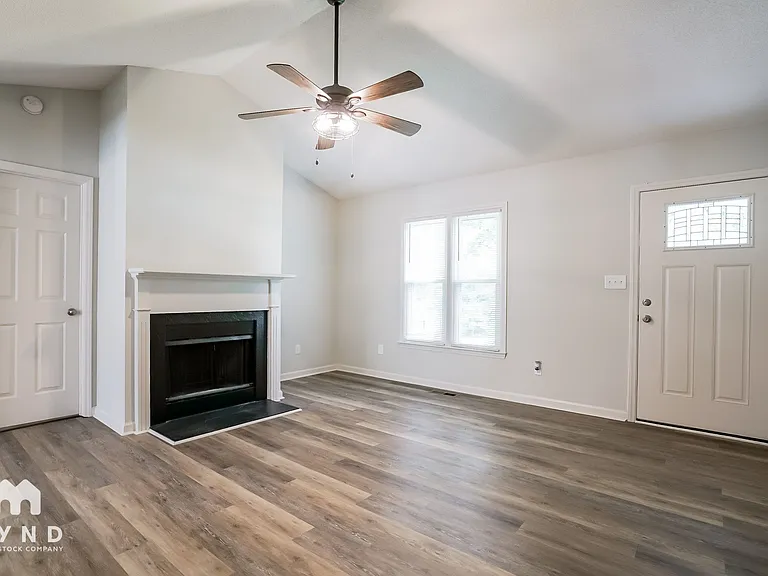 85 Richmond Dr — Photo 5