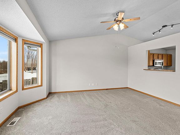 4th image of 935 Aspen Ln