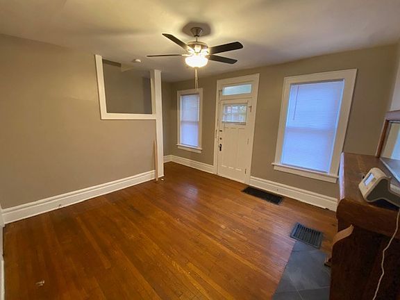 4th image of 2498 Indianola Ave #2508