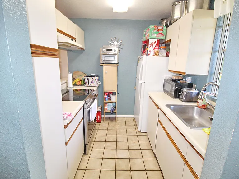 140 Uwapo Rd #60-204 — Photo 4