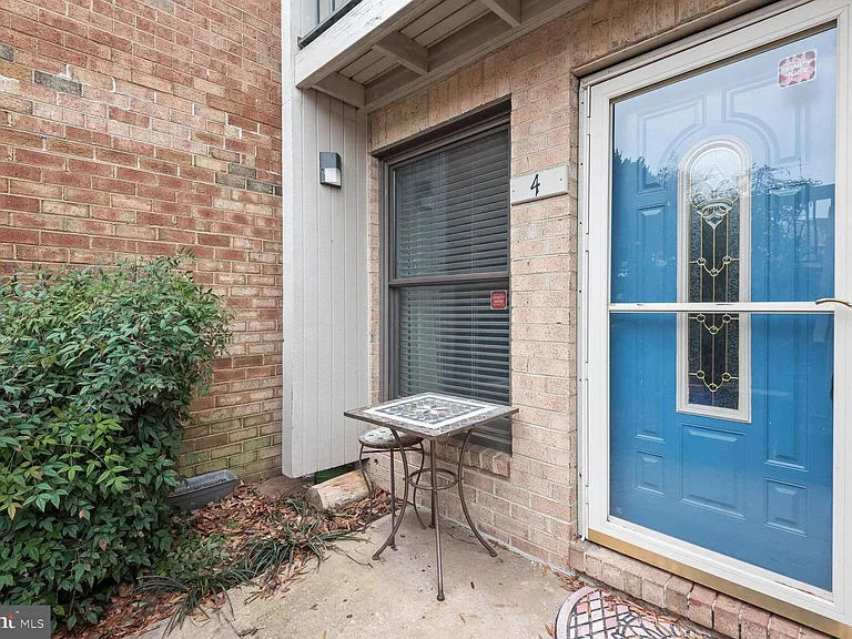 4 Dudley Ct #2 — Photo 1
