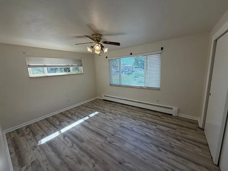 715 Moore St — Photo 12