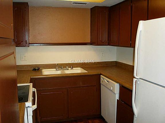 5th image of 1864 Avacado Ct #C