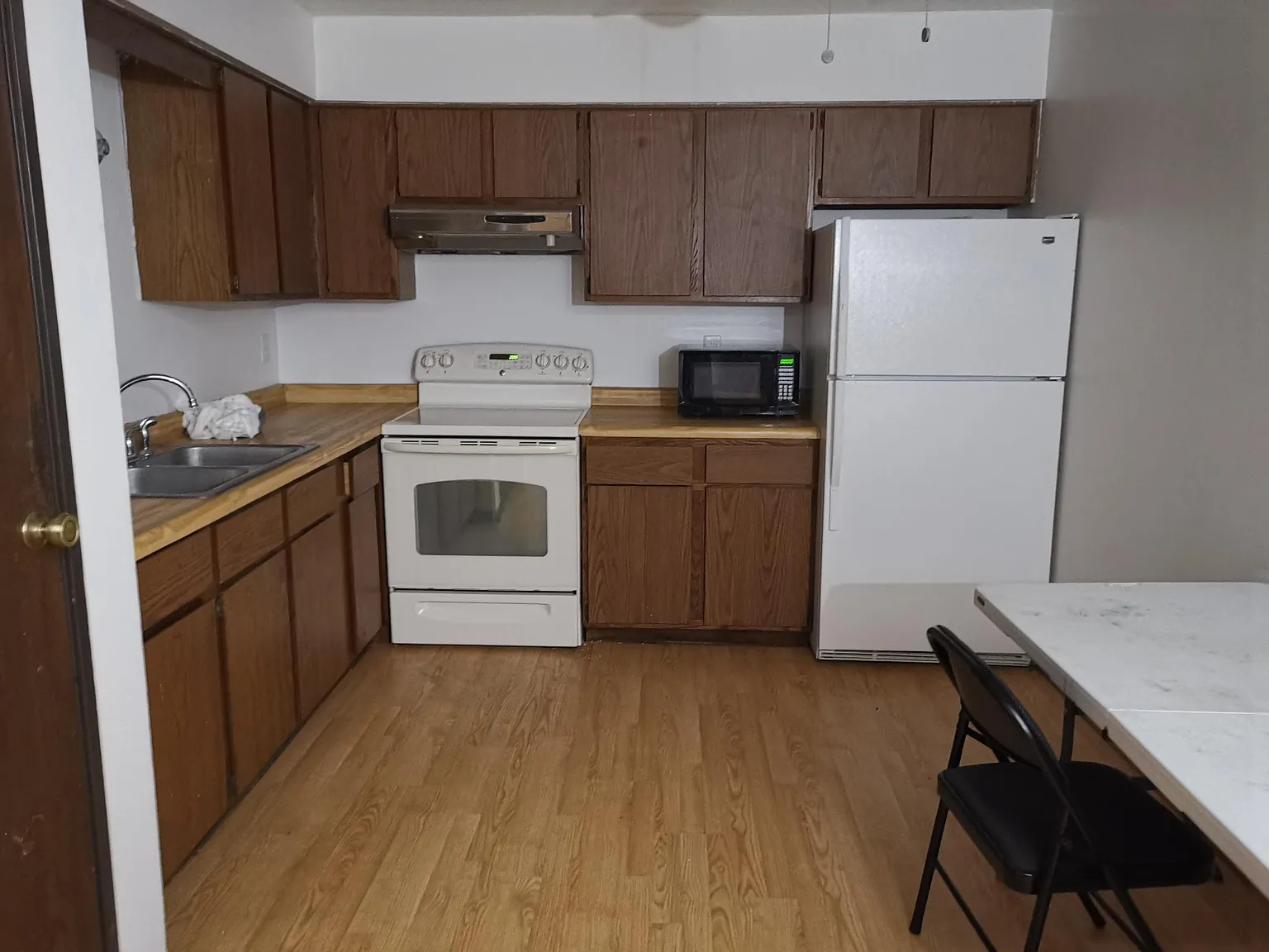2 bed, 800 sqft, $1,350 — Photo 2