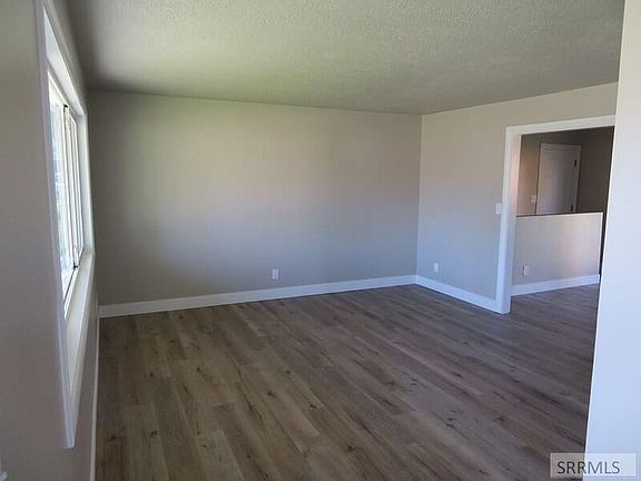 3rd image of 1900 Everest St