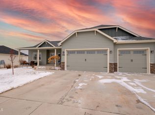704 70th St E, Williston, ND 58801
