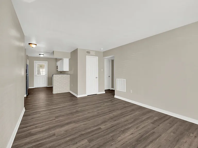 7245 Hillcroft St — Photo 11