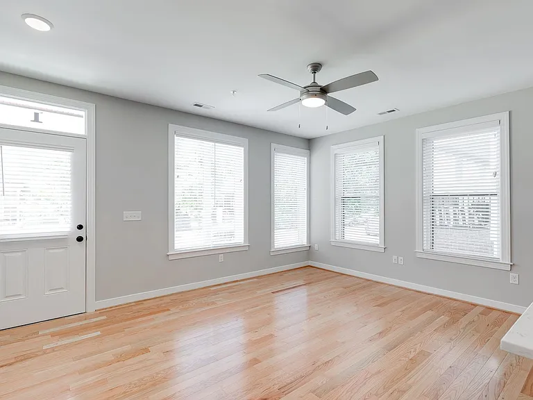 1122 Bainbridge St — Photo 9