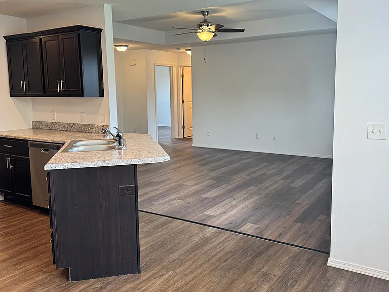 276 W Picardy St — Photo 20
