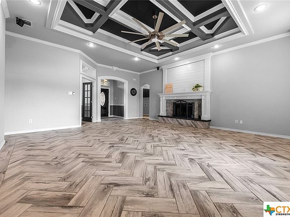 4th image of 220 Black Walnut Ct
