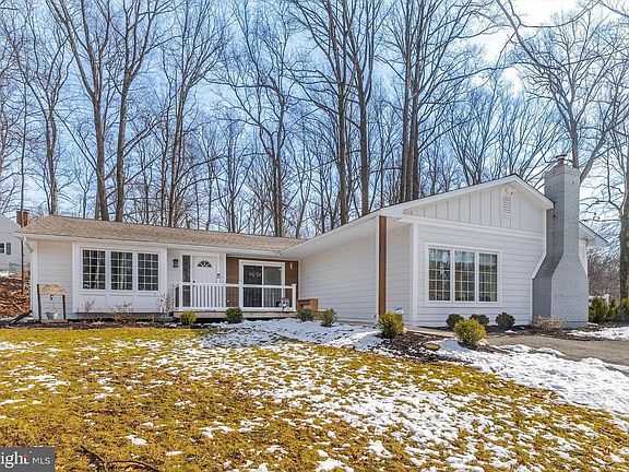 2nd image of 1185 Woodward Dr