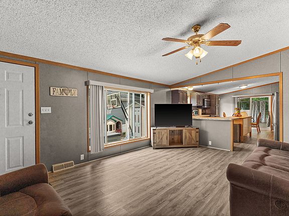 4th image of 141 Kathryn Ln