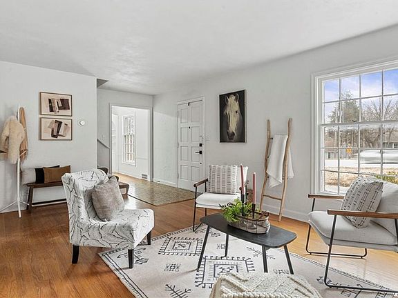 4th image of 9616 Holmes Rd