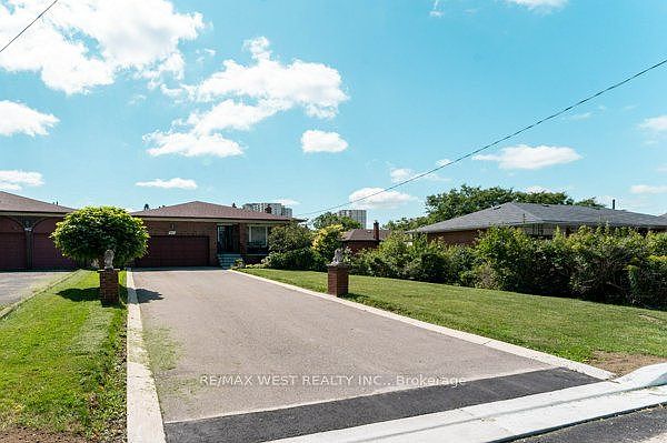1st image of 25A Saint Andrews Blvd