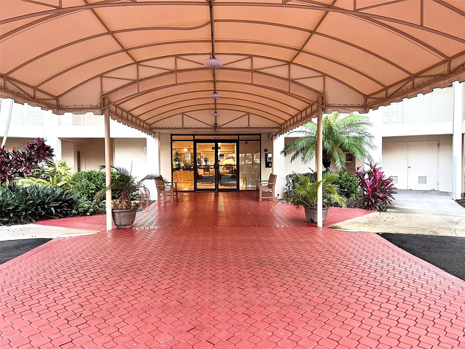 3010 N Course Dr — Photo 4