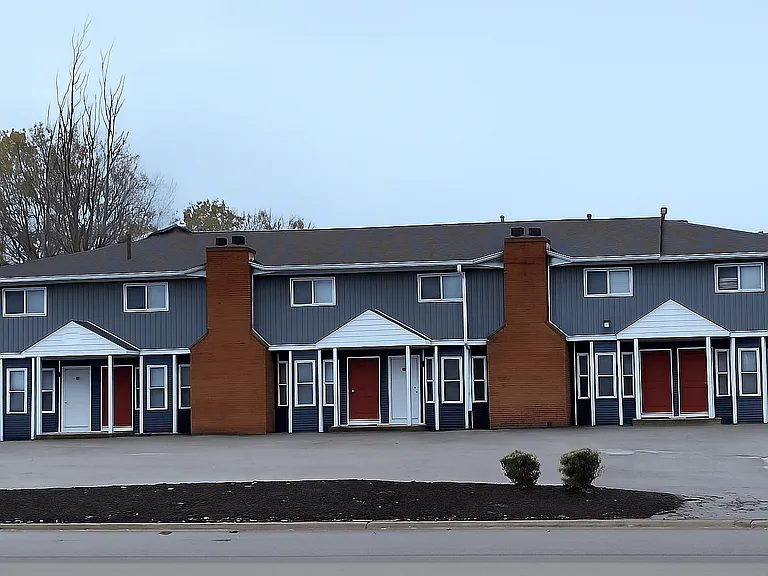 2213 Rockwood Dr — Photo 2