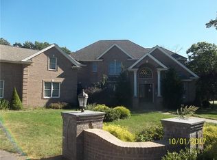 14 Victoria Dr, Smithfield, RI 02917