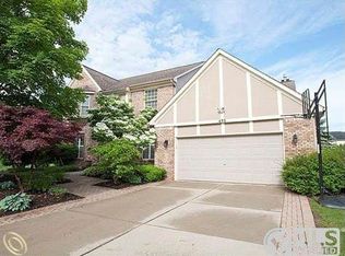 433 Linden Ct, Commerce Township, MI 48390