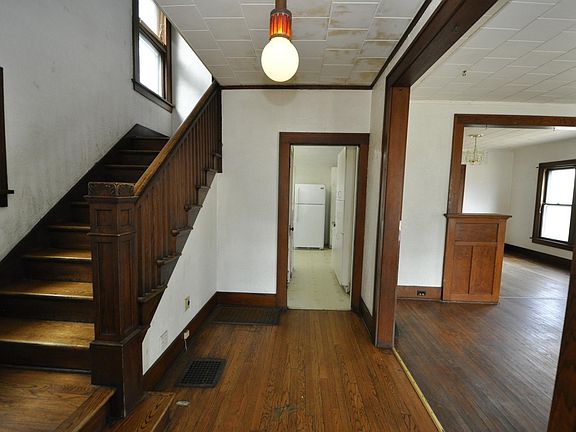 4th image of 929 1st St SW