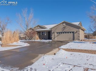 514 S Hahns Peak Ave, Pueblo West, CO 81007