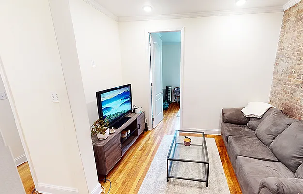 Rented by The Agency | media 35