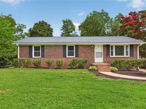 13 Prestbury Dr, Greenville, SC 29605