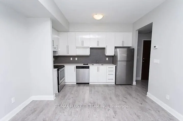 686 Bathurst St #204 — Photo 4
