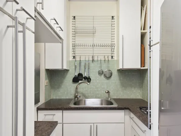 210 East 36th Street 6E image 3 of 4