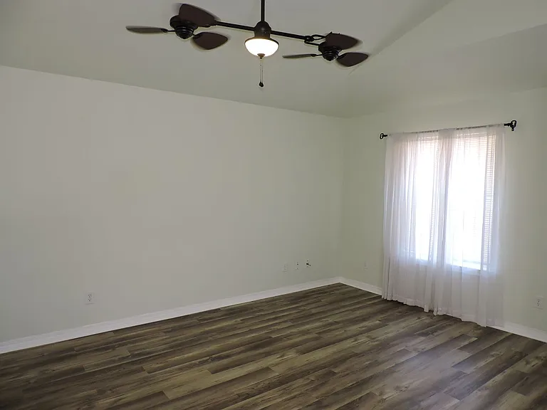508 E Gonzalez St — Photo 3