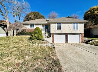 1512 NE Westwind Dr, Lees Summit, MO 64086