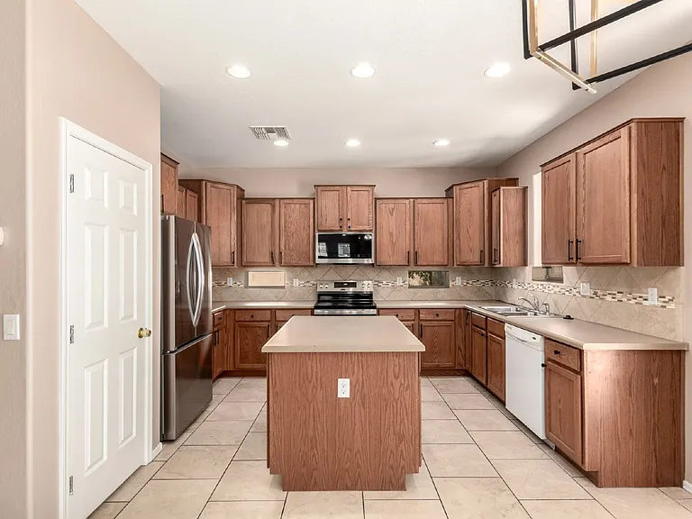 15204 W Westview Dr — Photo 14
