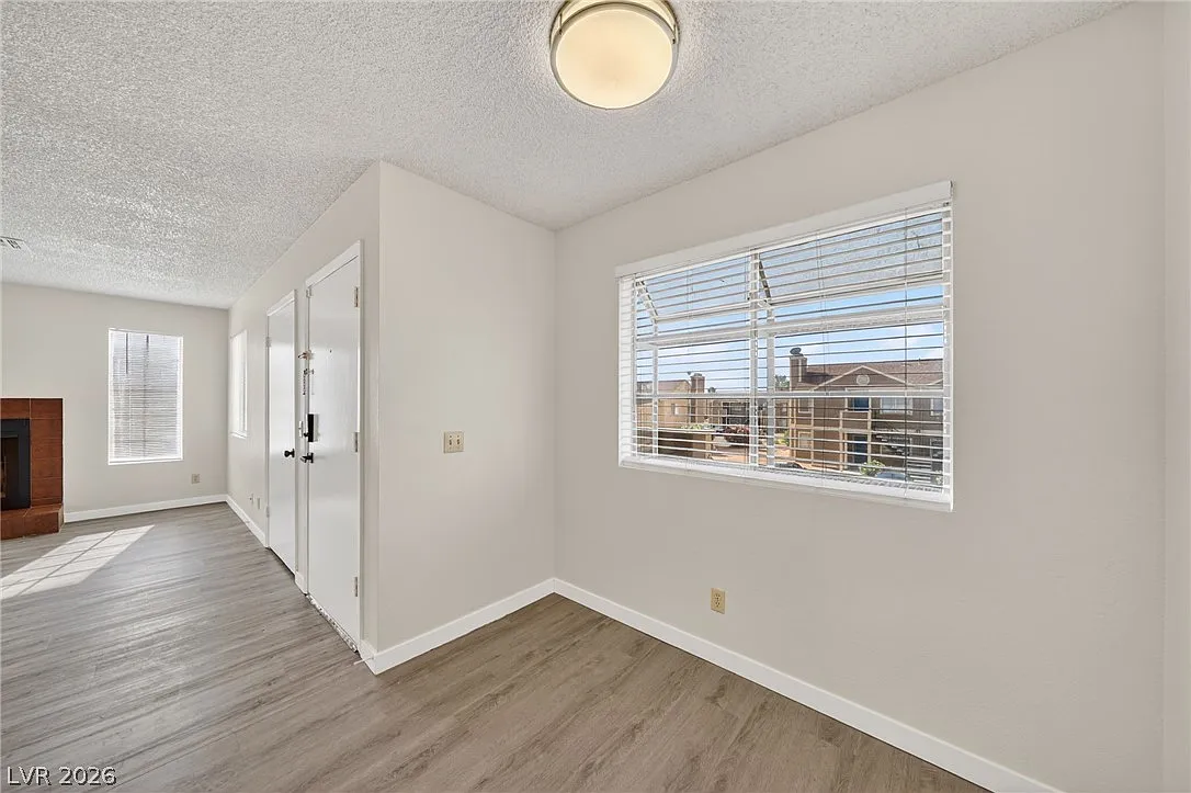 2 bed, 1.0 bath, 3112 sqft, $1,175 — Photo 4