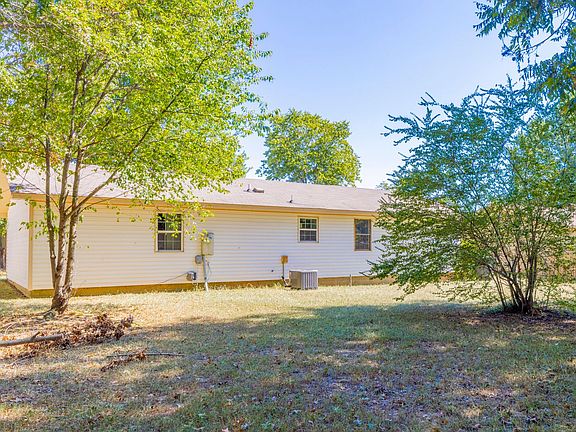 4th image of 15 Hartwell Pl