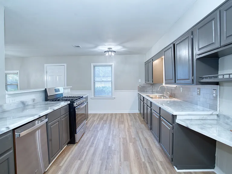 1517 Walnut St — Photo 4