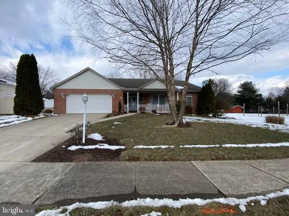 396 Baker Dr, Mechanicsburg, PA 17055
