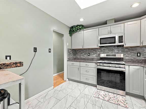 4th image of 266 Riddle Street