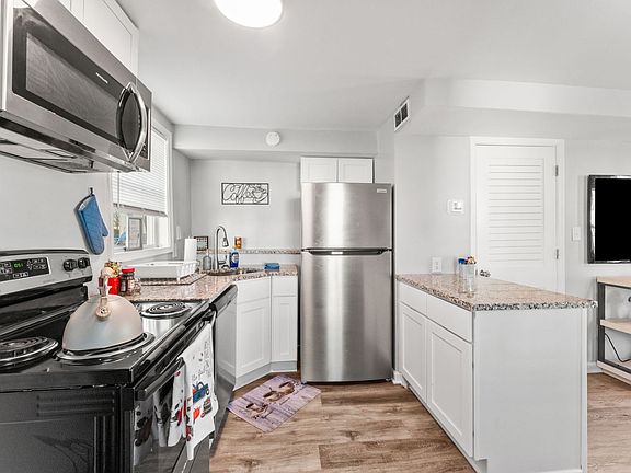 5th image of 1601 Roane St #603FELLS