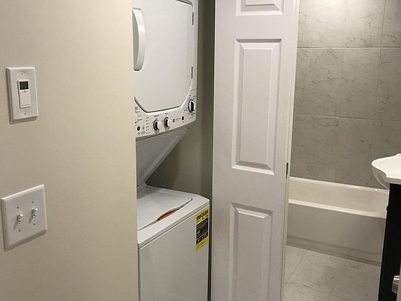 5th image of 1226 Taylor Ave N #9