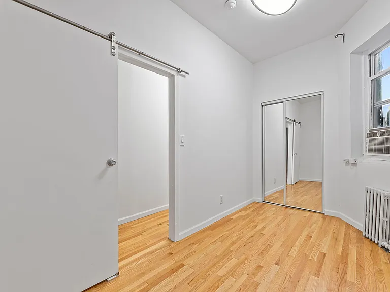 44 Perry St #3W — Photo 4