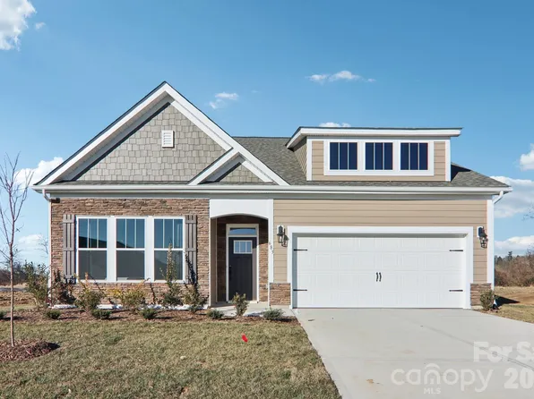 201 Piney Woods Rd, Fletcher, NC 28732