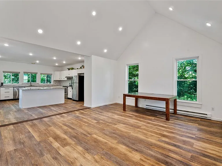 426 Davis Rd — Photo 16